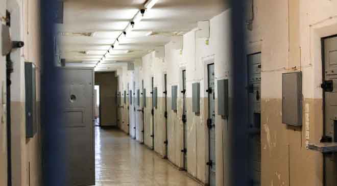 कोविड-19-काल-में-जेलों-में-भीड़भाड़-बन्दियों-की-जान-पर-जोखिम